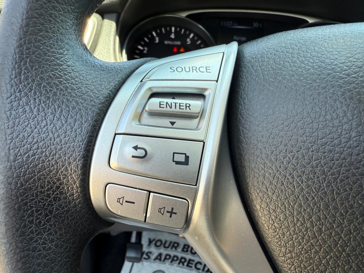 2015 Nissan Rogue AWD 4dr SV Photo