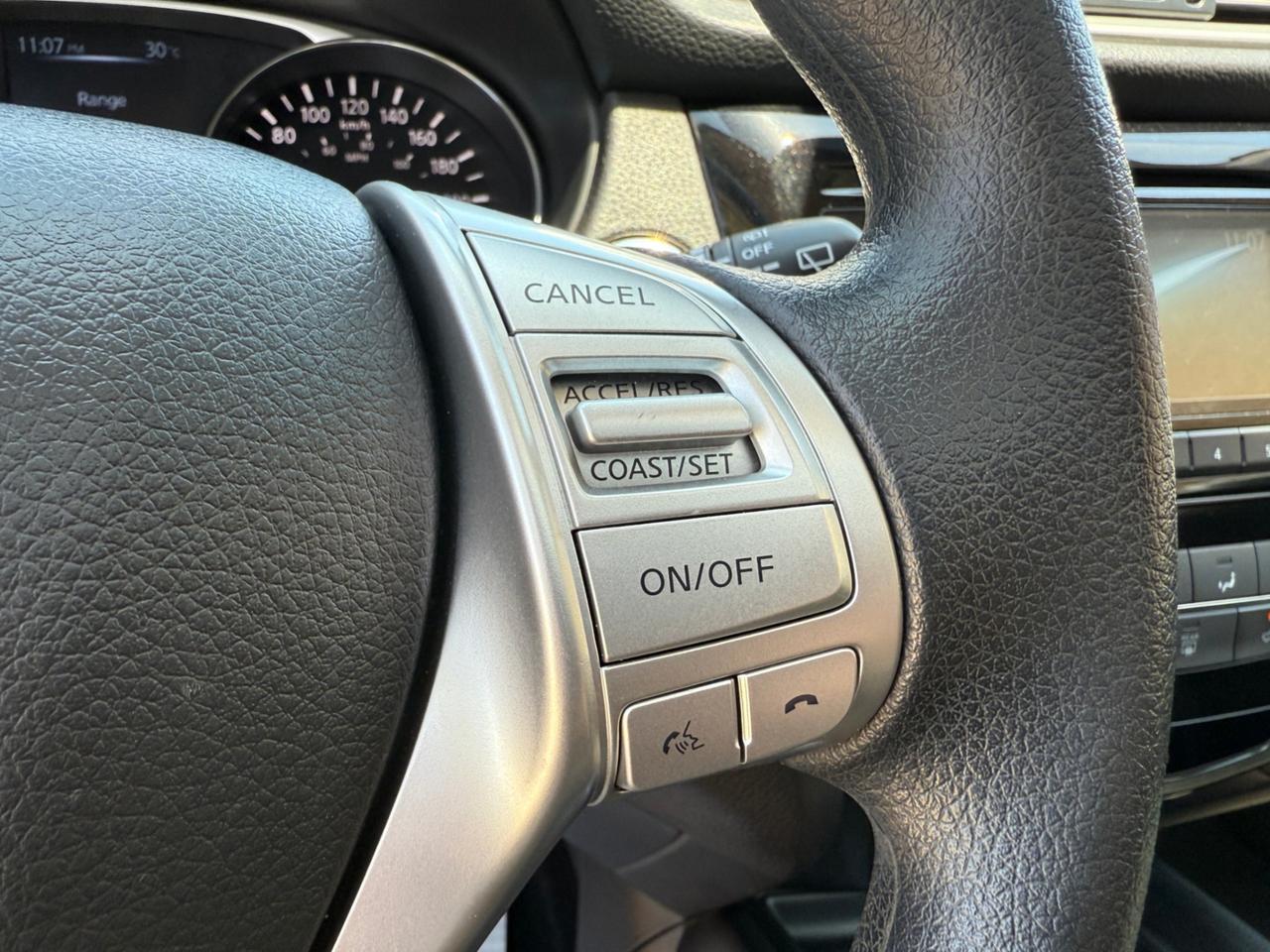 2015 Nissan Rogue AWD 4dr SV Photo