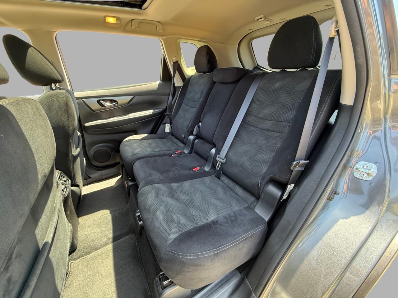 2015 Nissan Rogue AWD 4dr SV Photo