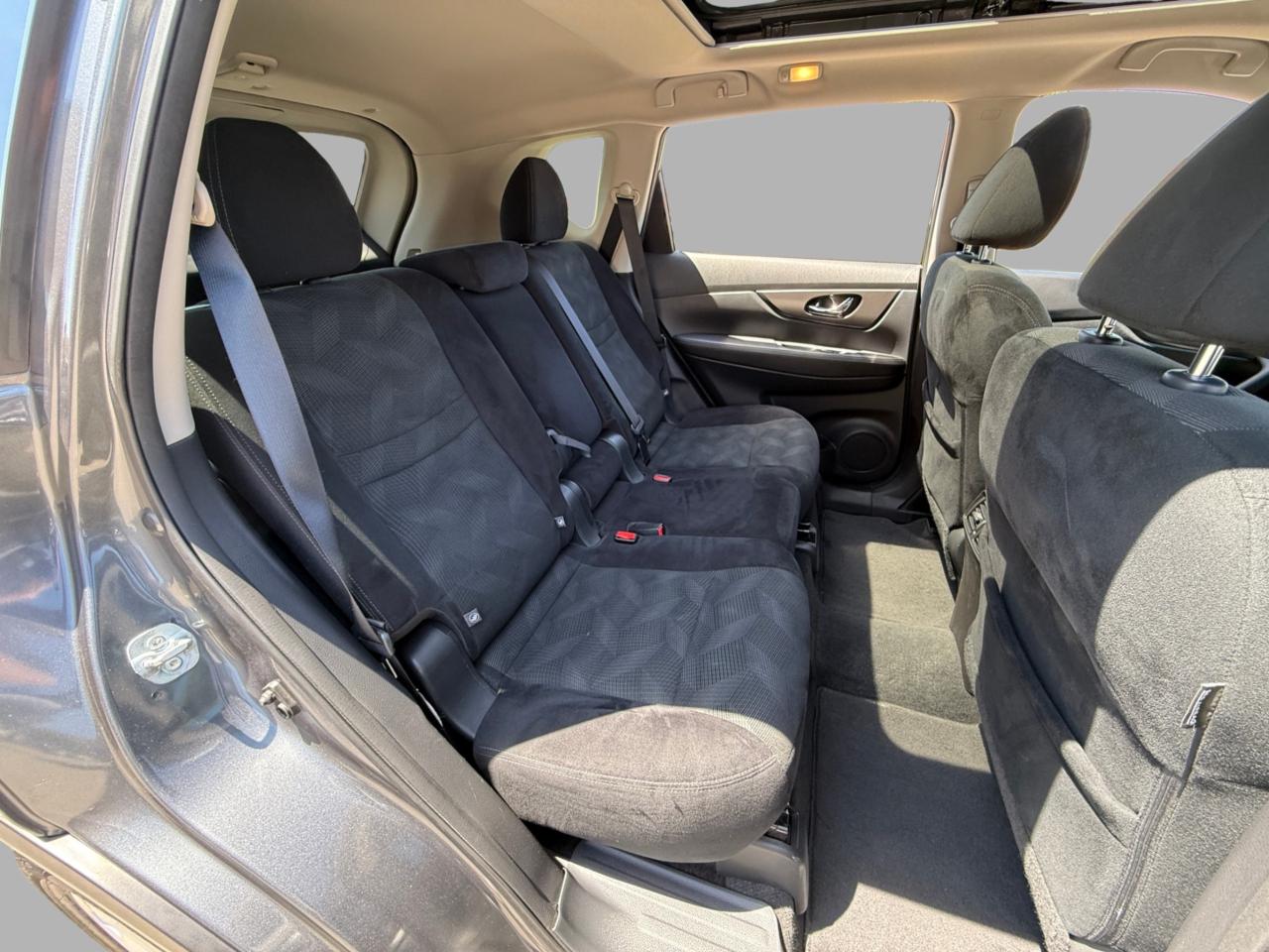 2015 Nissan Rogue AWD 4dr SV Photo