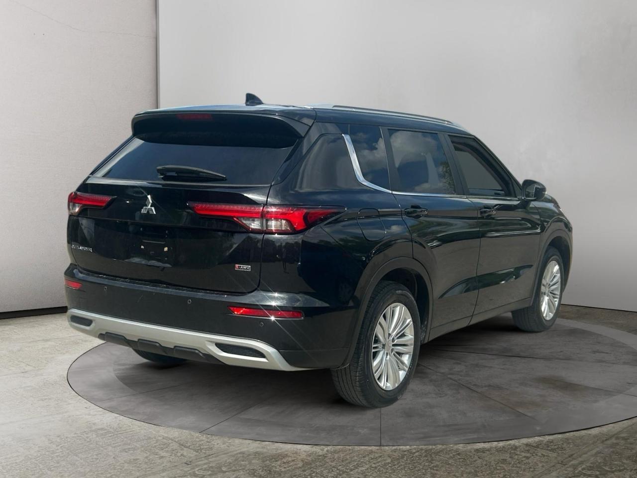 2022 Mitsubishi Outlander SE Photo