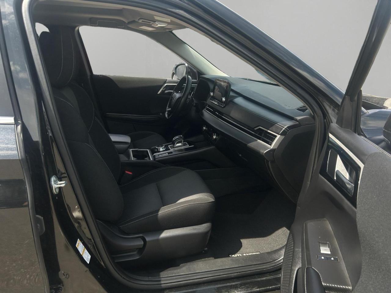 2022 Mitsubishi Outlander SE Photo