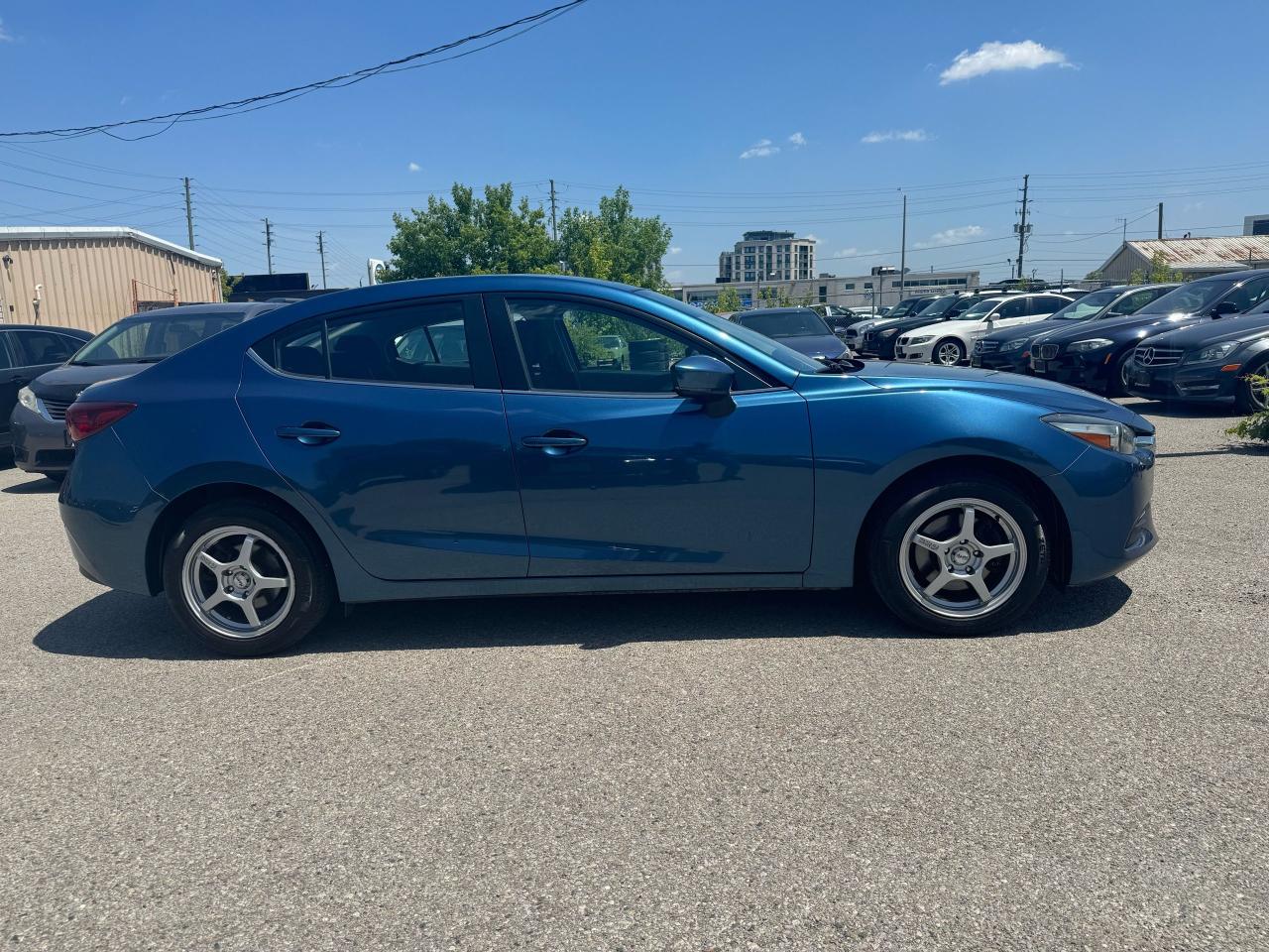 2017 Mazda MAZDA3 Touring Photo3