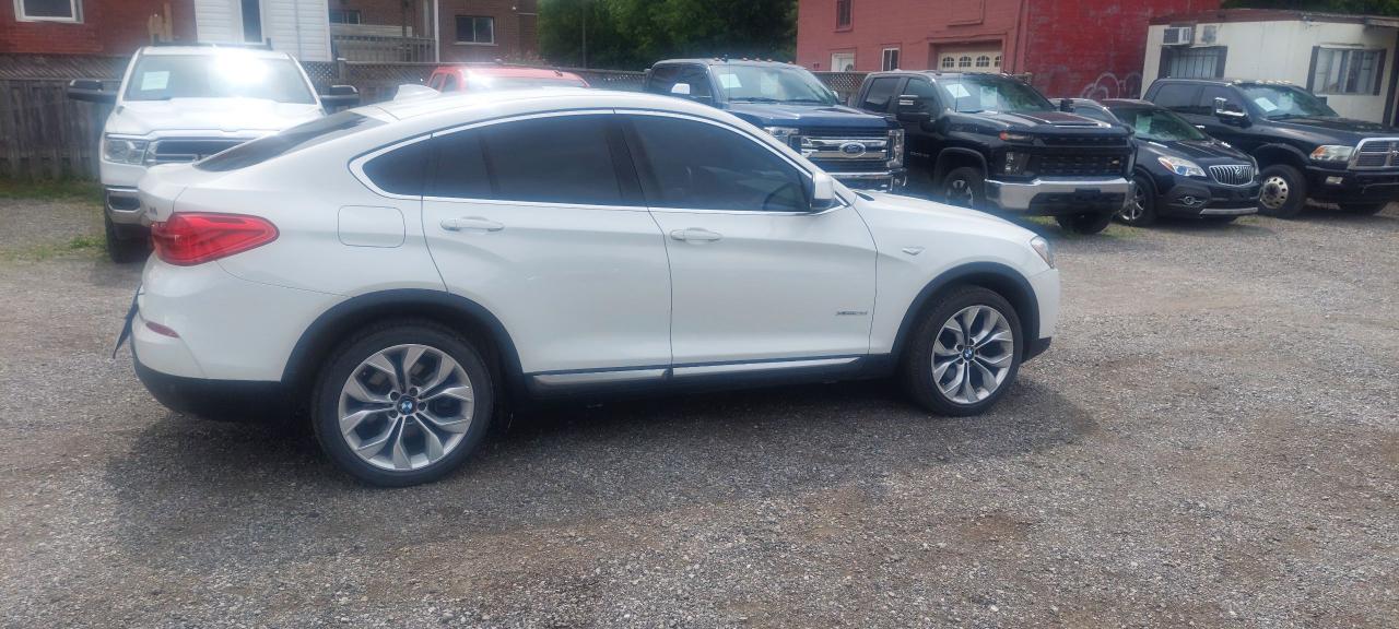 2017 BMW X4 xDrive28i Photo2