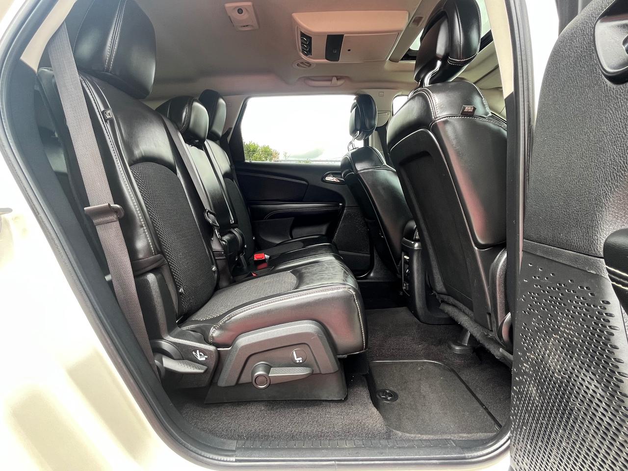 2017 Dodge Journey CROSSROAD-NAVI-SUNROOF-BLUETOOTH-LEATHER - Photo #16