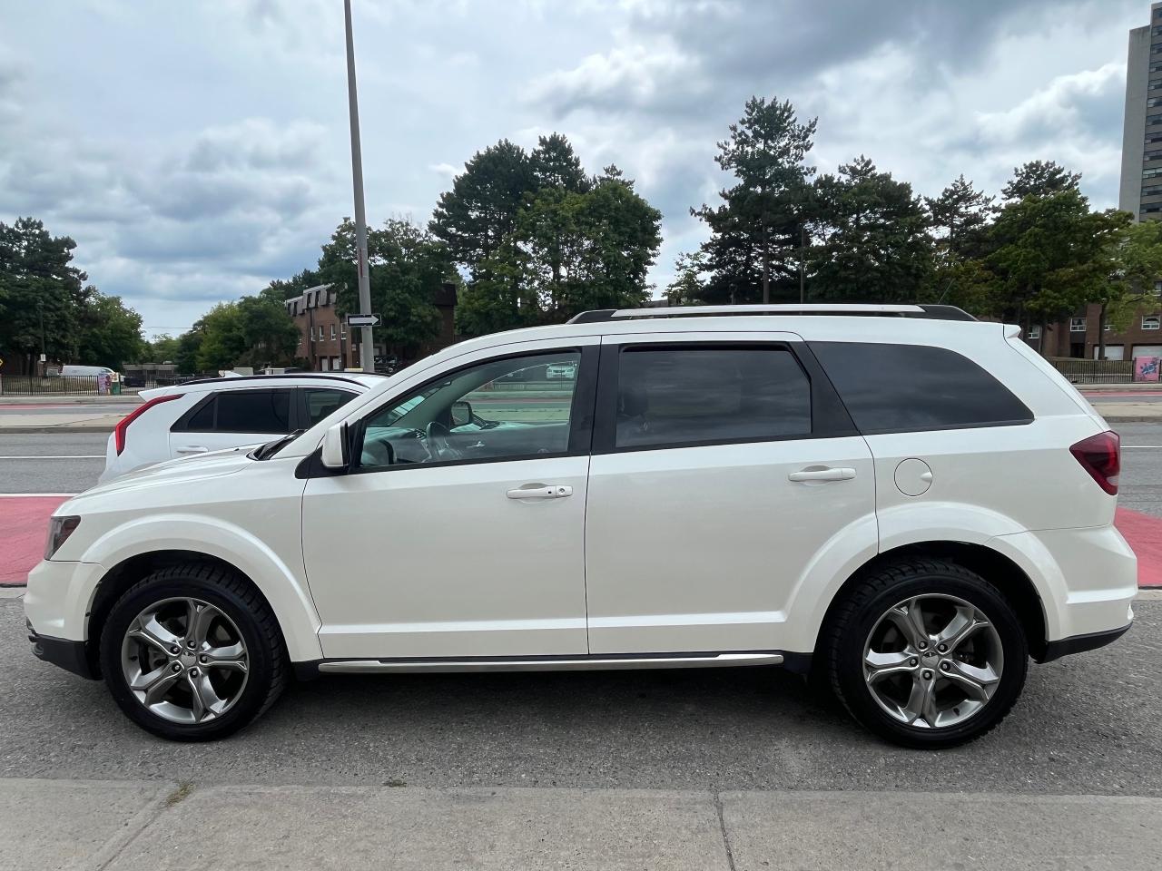 2017 Dodge Journey CROSSROAD-NAVI-SUNROOF-BLUETOOTH-LEATHER - Photo #4