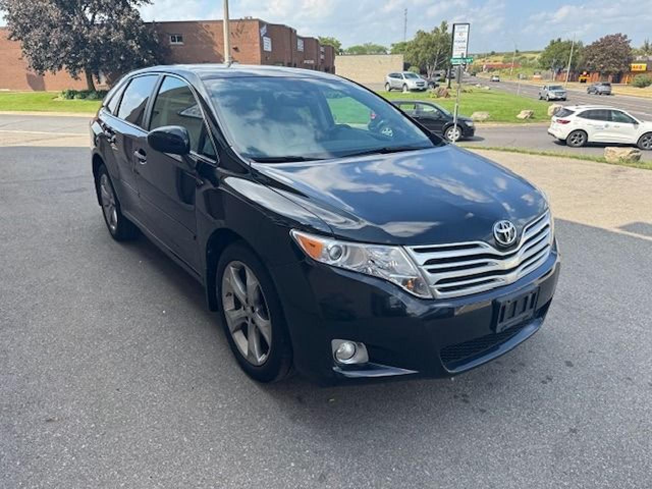 2010 Toyota Venza 4dr Wgn V6 AWD only 59000km,1 owner,accident free - Photo #3