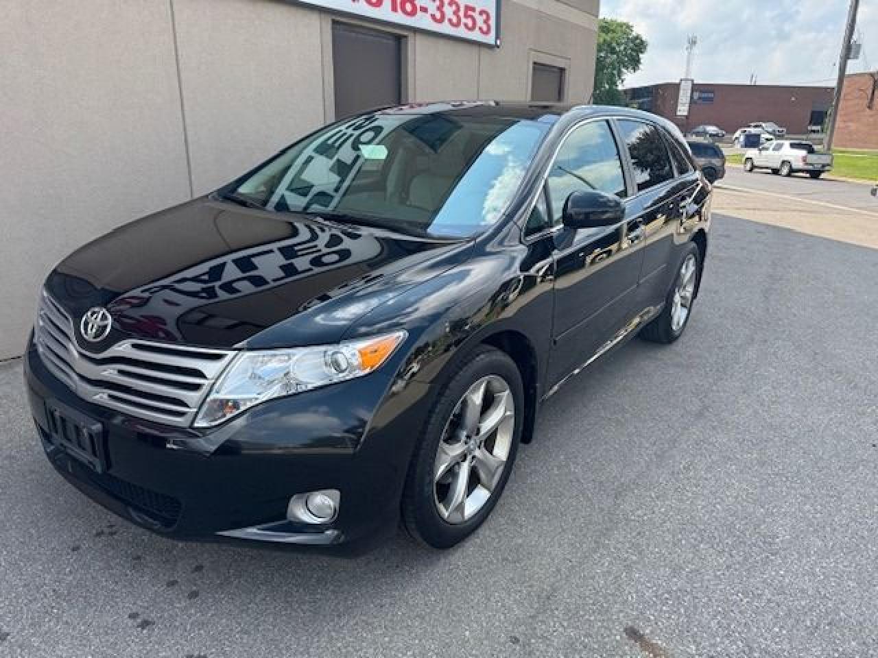 2010 Toyota Venza 4dr Wgn V6 AWD only 59000km,1 owner,accident free - Photo #4