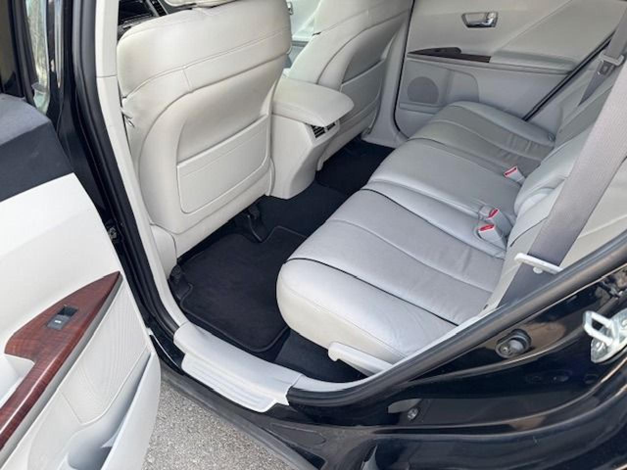 2010 Toyota Venza 4dr Wgn V6 AWD only 59000km,1 owner,accident free - Photo #10