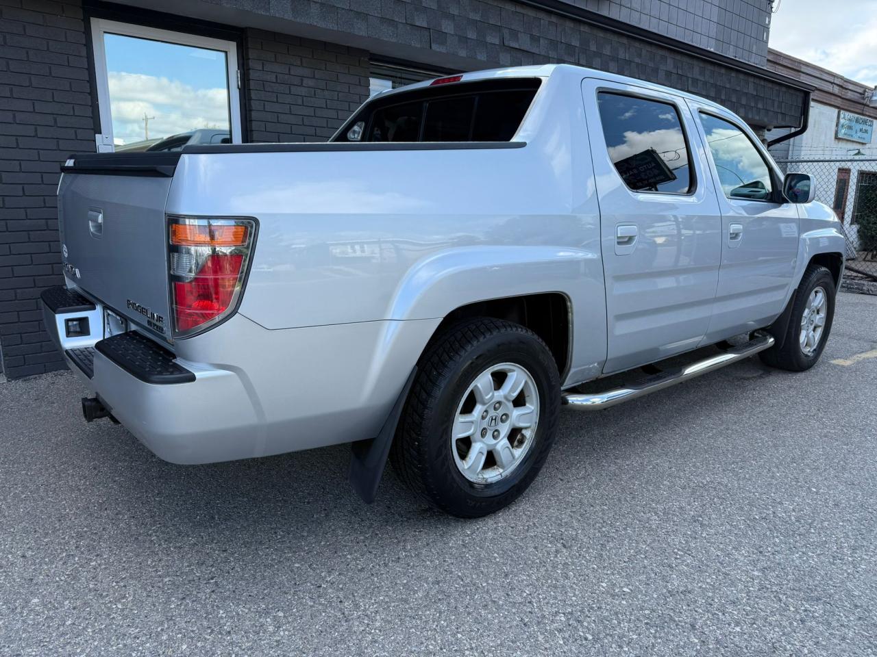 2007 Honda Ridgeline 4WD EX-L w/Moonroof & Navi | CLEAN CARFAX - Photo #3