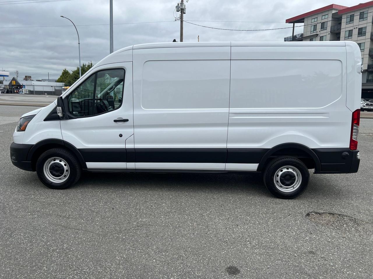 2024 Ford Transit Cargo Van T-350 148" Med Rf 9500 GVWR RWD Photo4