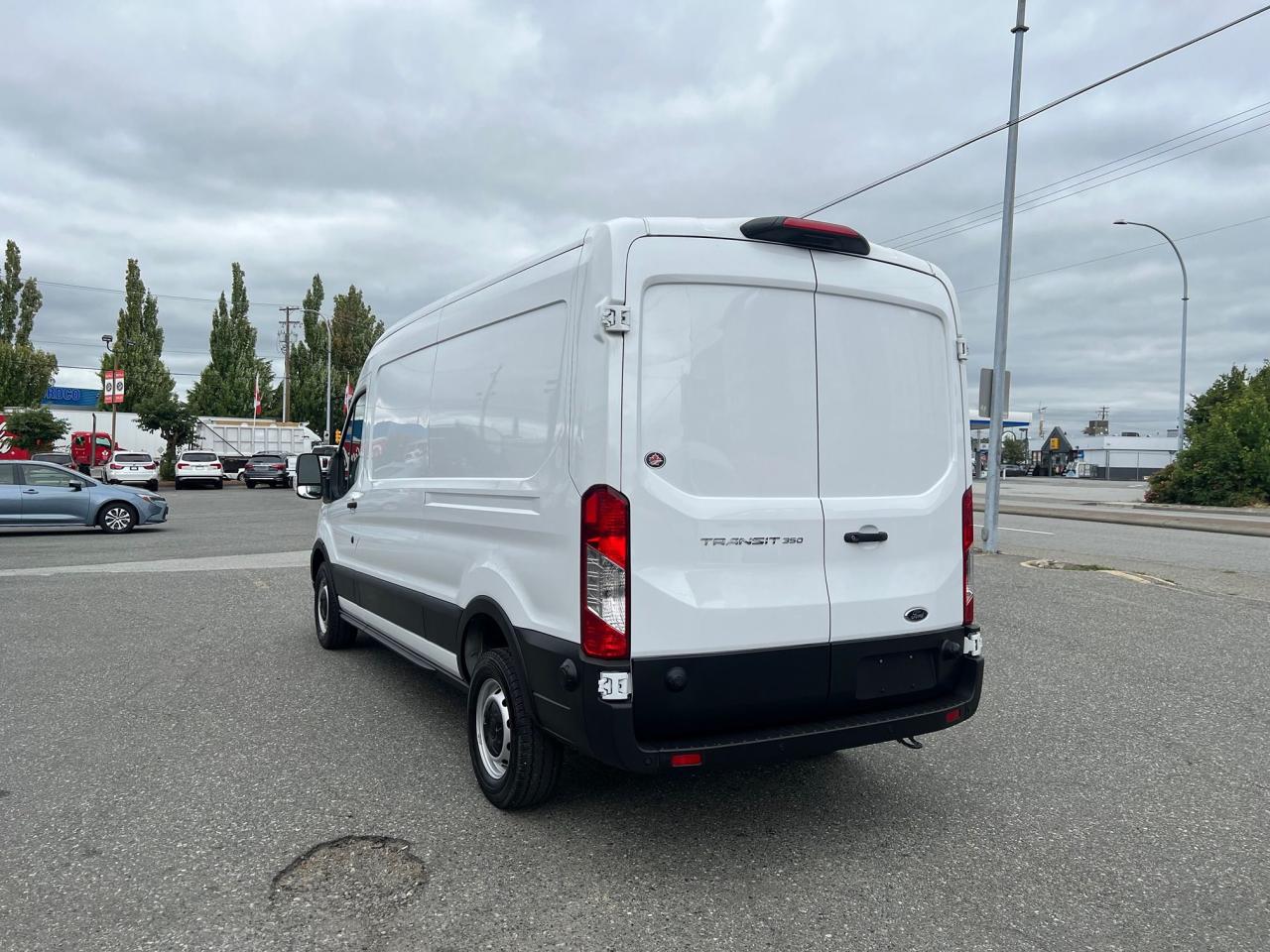 2024 Ford Transit Cargo Van T-350 148" Med Rf 9500 GVWR RWD Photo5