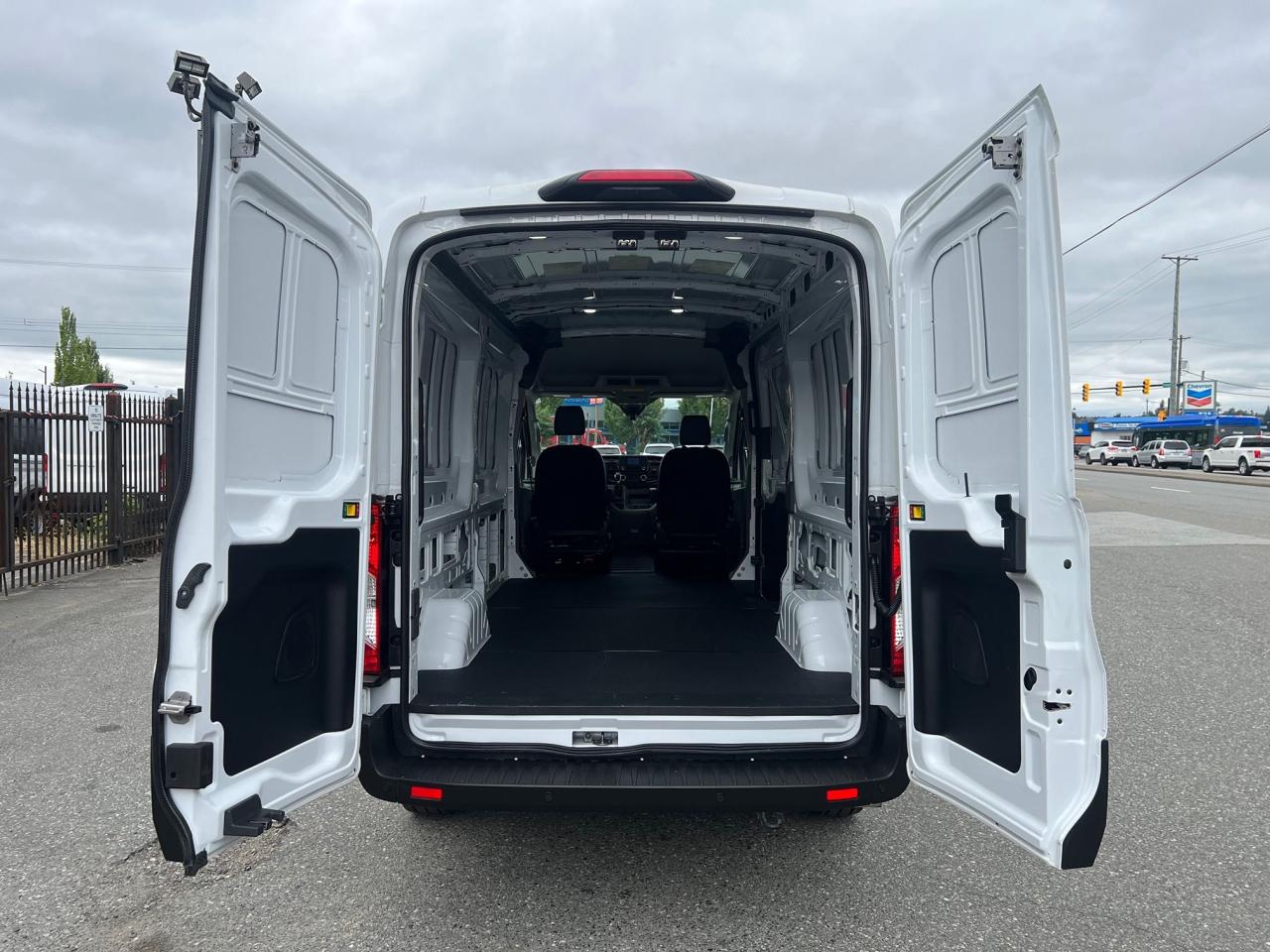 2024 Ford Transit Cargo Van T-350 148" Med Rf 9500 GVWR RWD Photo7