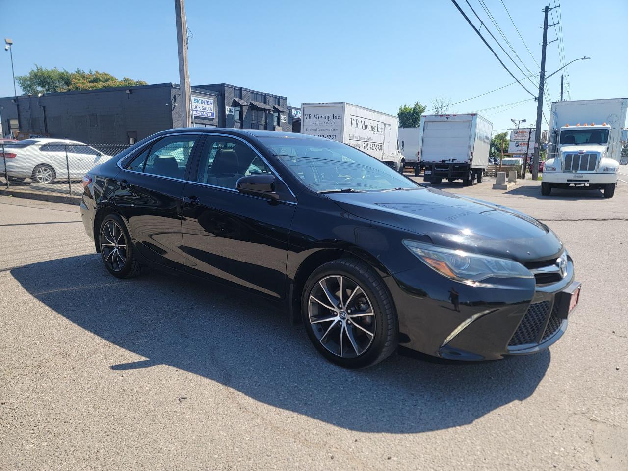 2015 Toyota Camry XLE Photo2