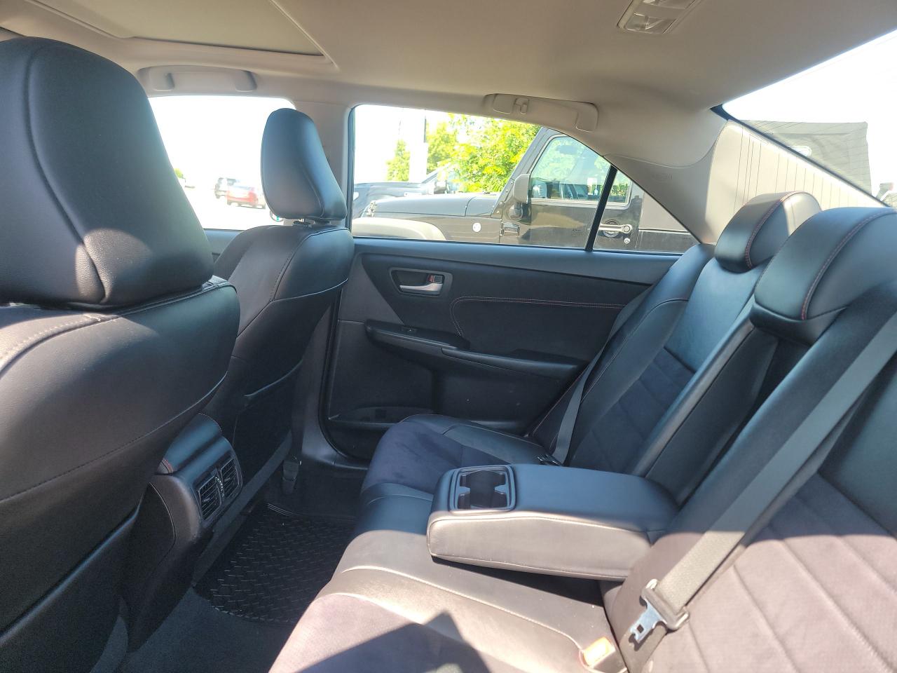 2015 Toyota Camry XLE - Photo #10