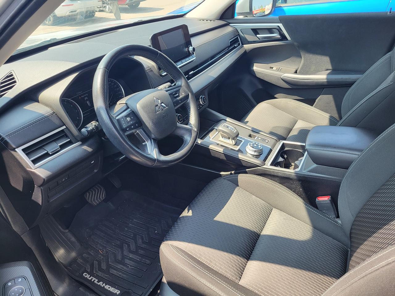 2022 Mitsubishi Outlander SE Photo