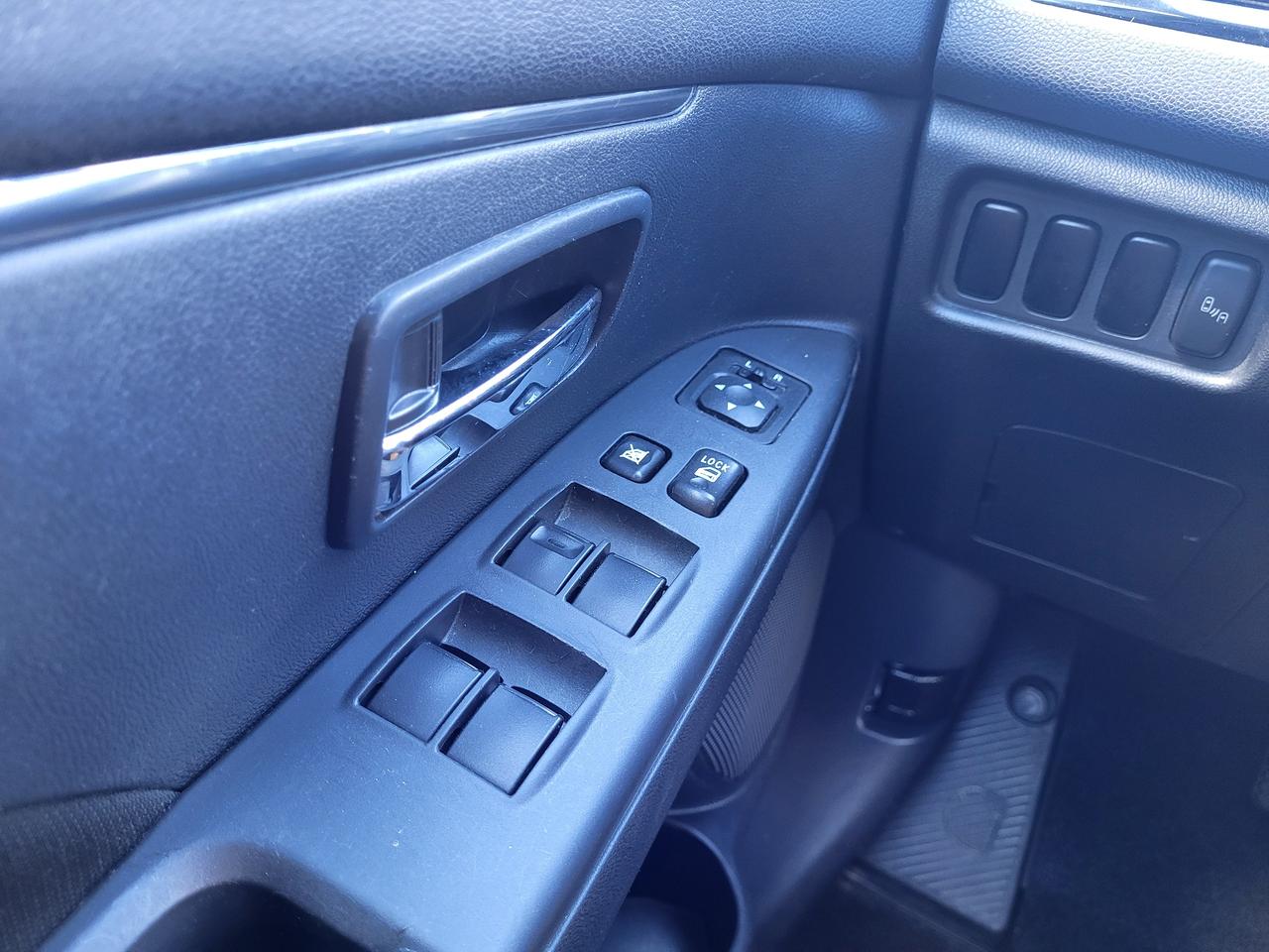 2022 Mitsubishi Outlander SE Photo