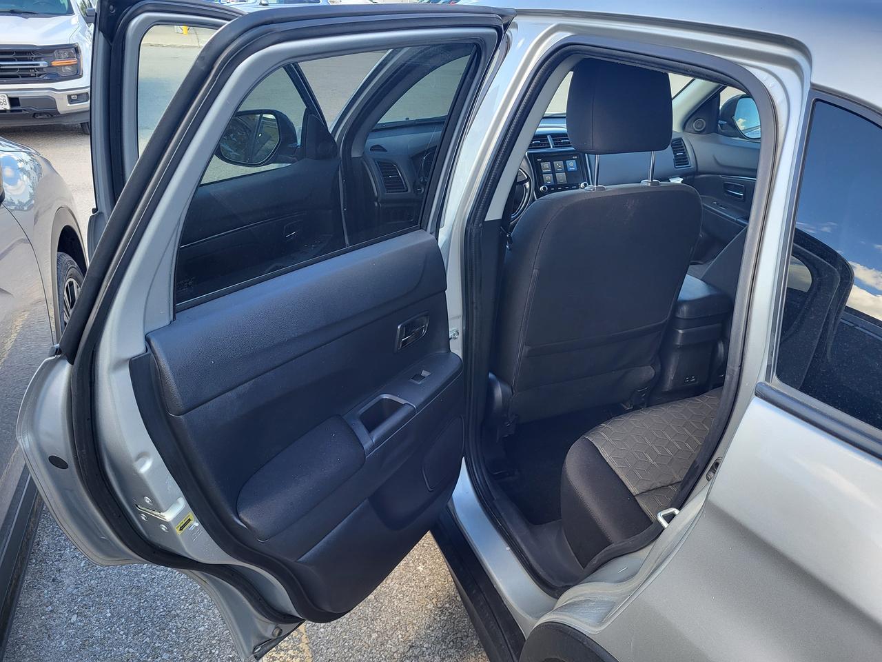 2022 Mitsubishi Outlander SE Photo