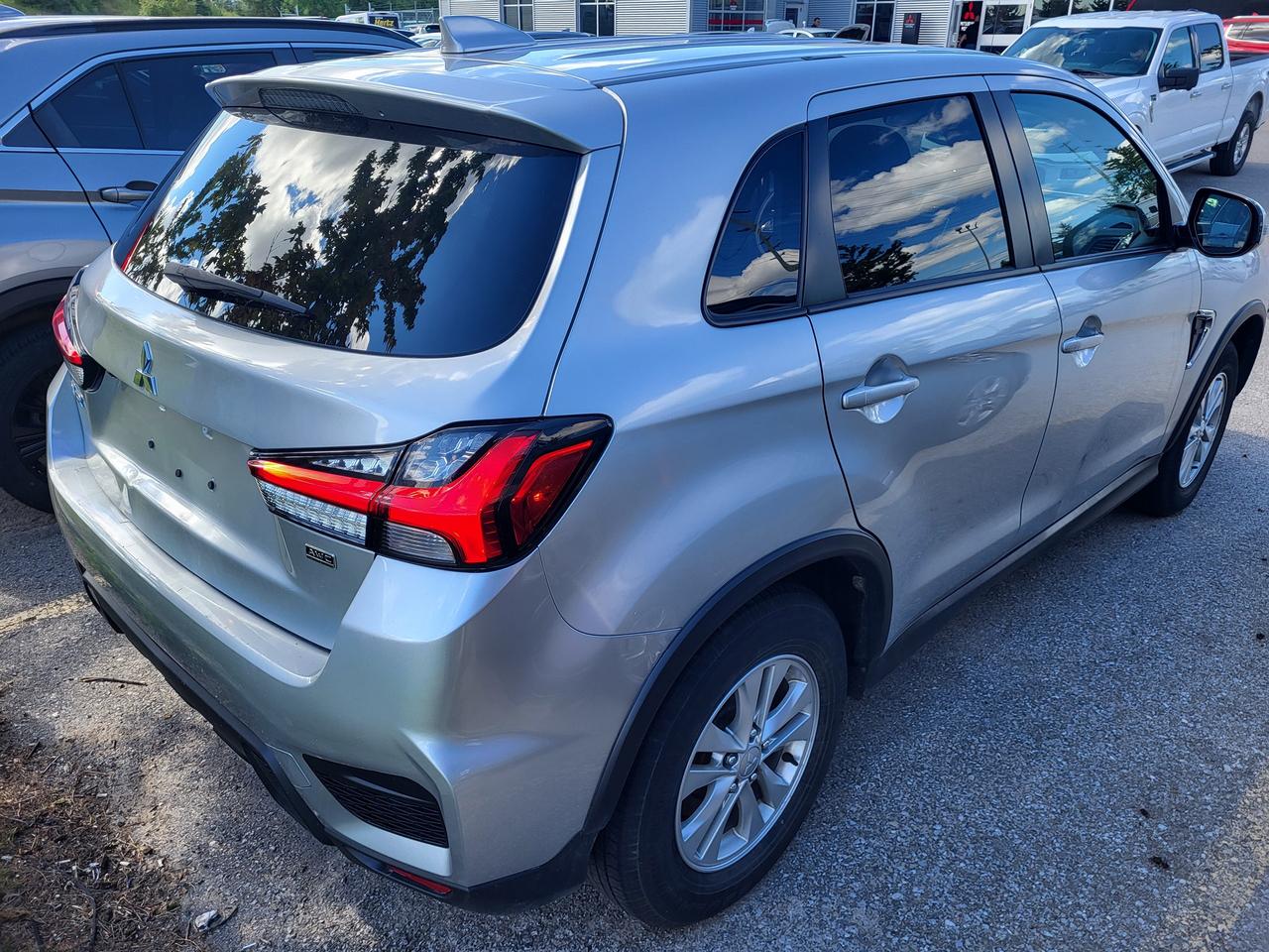 2022 Mitsubishi Outlander SE Photo