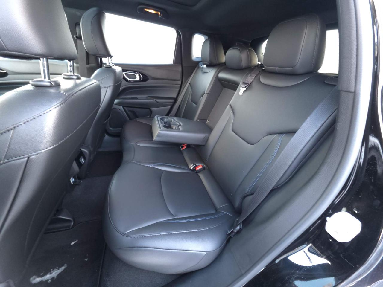 2026 Jeep Compass Limited SUNROOF, NAV, LEATHER, REMOTE START! 0% FINANCING UP TO 60 MONTHS! Photo