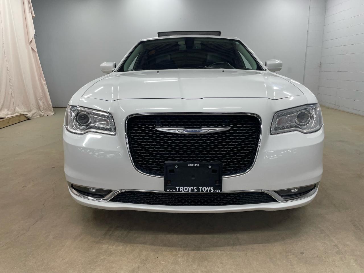 2017 Chrysler 300 4dr Sdn Touring RWD Photo2
