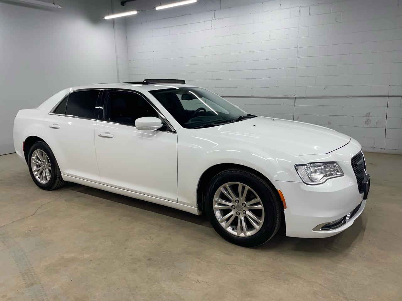 Used 2017 Chrysler 300 4dr Sdn Touring RWD for sale in Guelph, ON