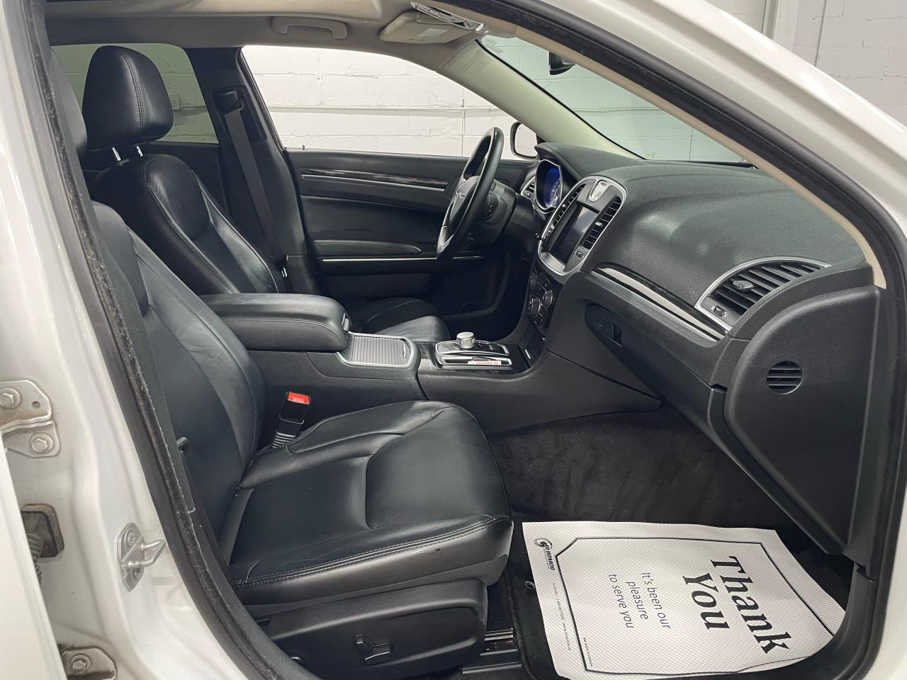 2017 Chrysler 300 4dr Sdn Touring RWD Photo17