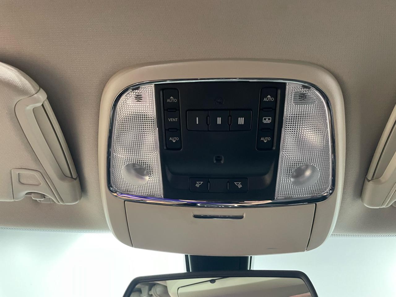 2017 Chrysler 300 4dr Sdn Touring RWD Photo20