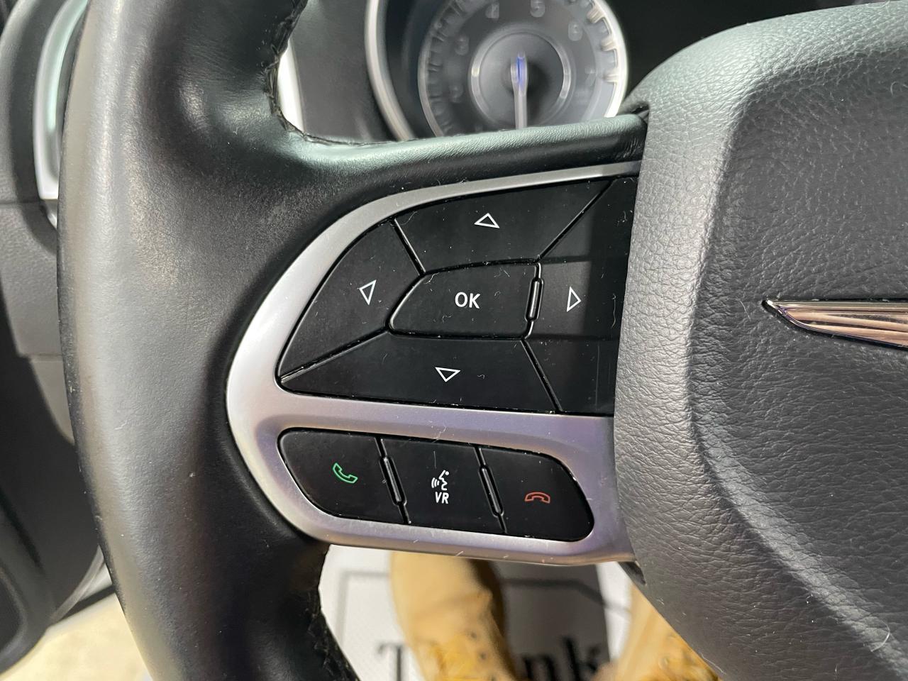 2017 Chrysler 300 4dr Sdn Touring RWD Photo30