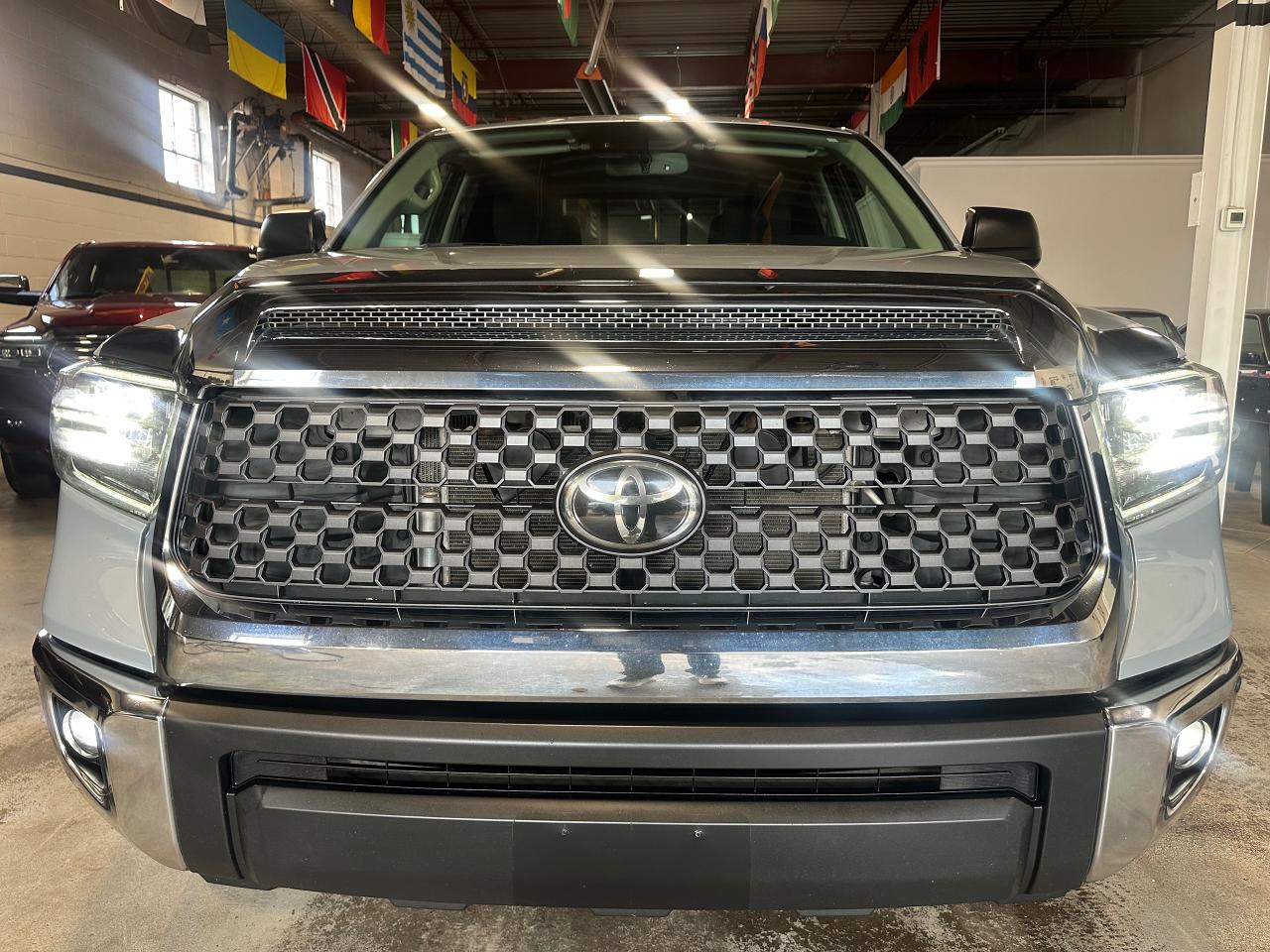 2020 Toyota Tundra SR5 5.7L V8 | DOUBLE CAB | NO ACCIDENTS - Photo #2