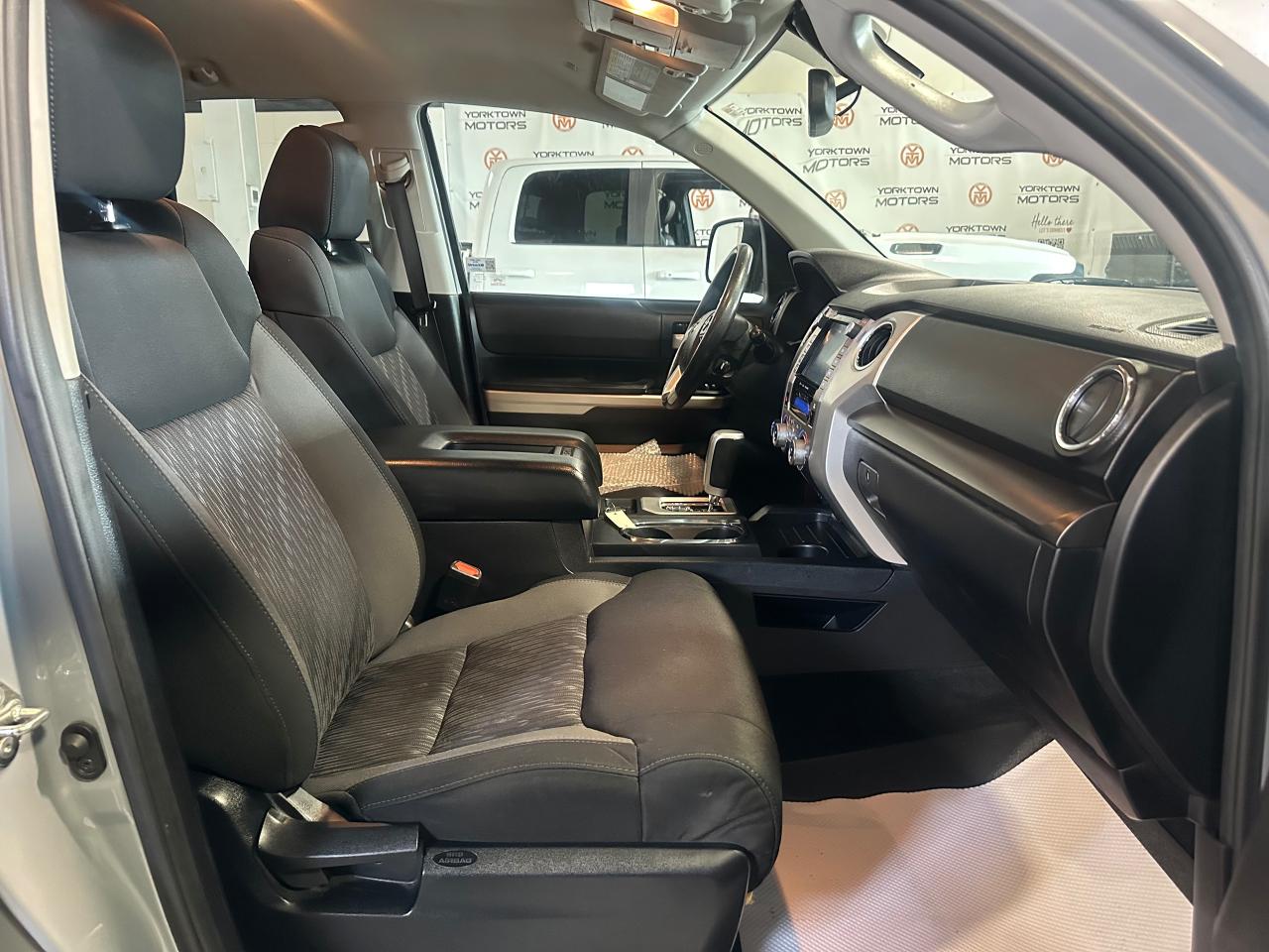 2020 Toyota Tundra SR5 5.7L V8 | DOUBLE CAB | NO ACCIDENTS - Photo #11