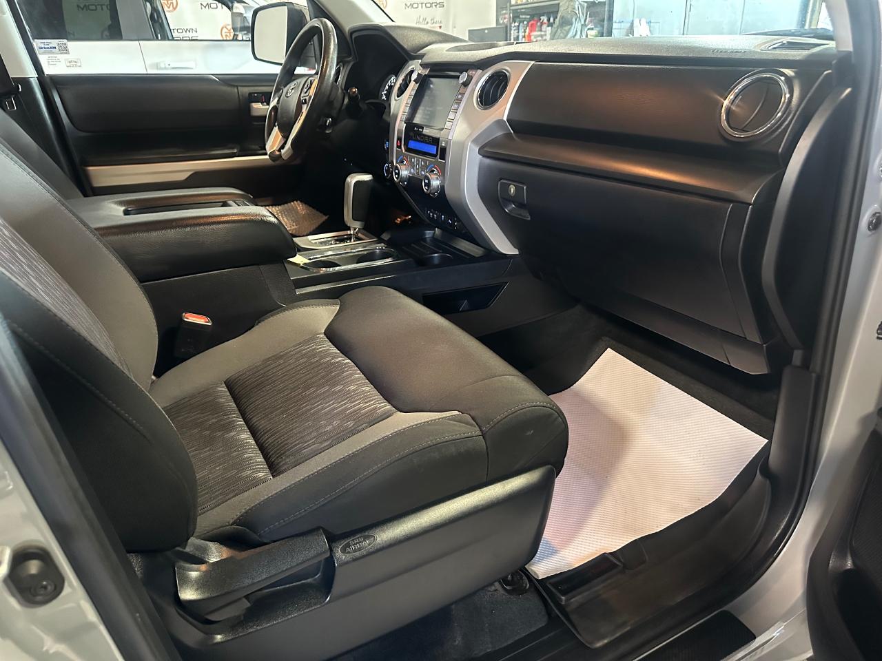 2020 Toyota Tundra SR5 5.7L V8 | DOUBLE CAB | NO ACCIDENTS - Photo #10