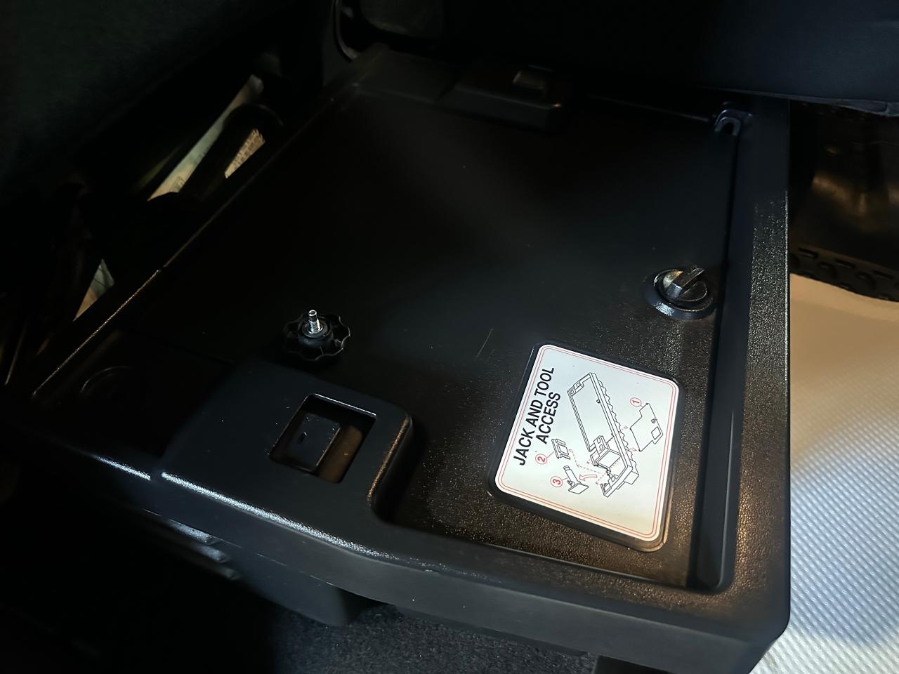 2020 Toyota Tundra SR5 5.7L V8 | DOUBLE CAB | NO ACCIDENTS - Photo #17