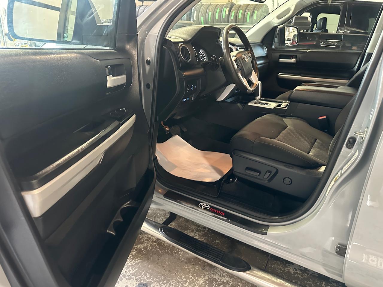 2020 Toyota Tundra SR5 5.7L V8 | DOUBLE CAB | NO ACCIDENTS - Photo #25