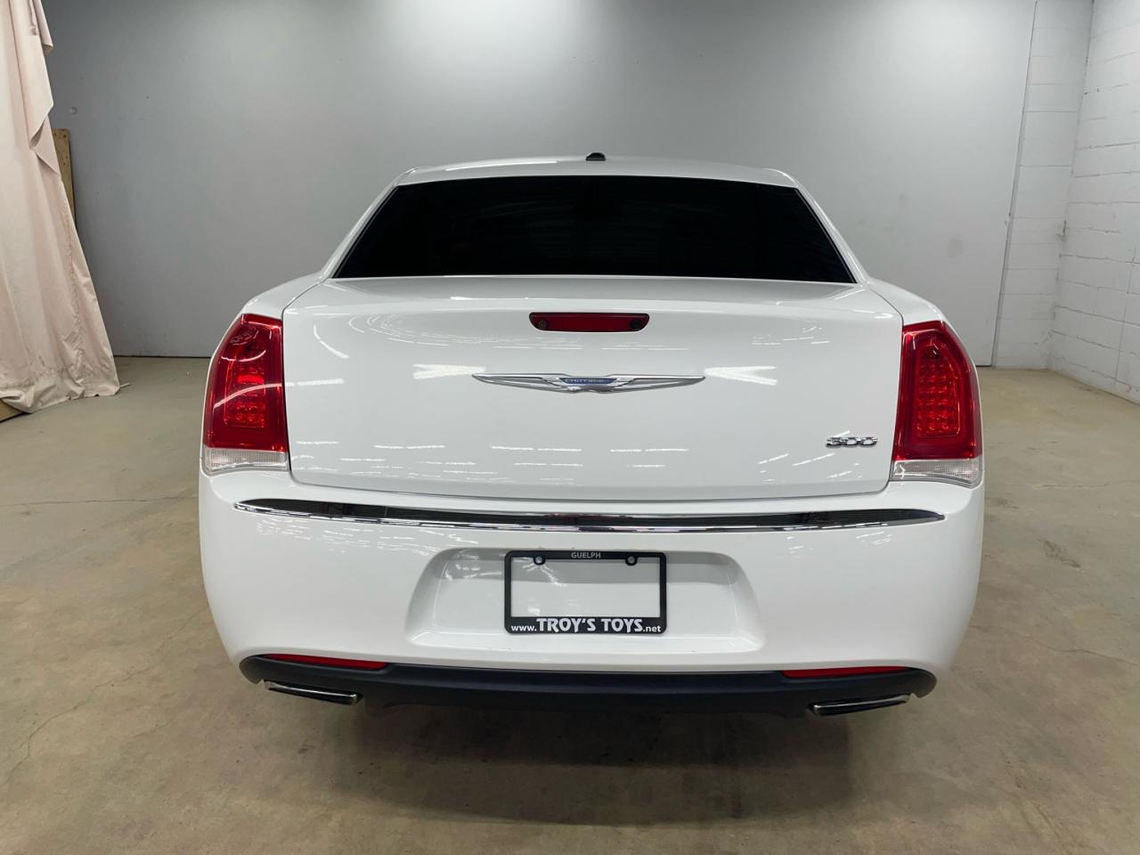 2017 Chrysler 300 4dr Sdn Touring RWD