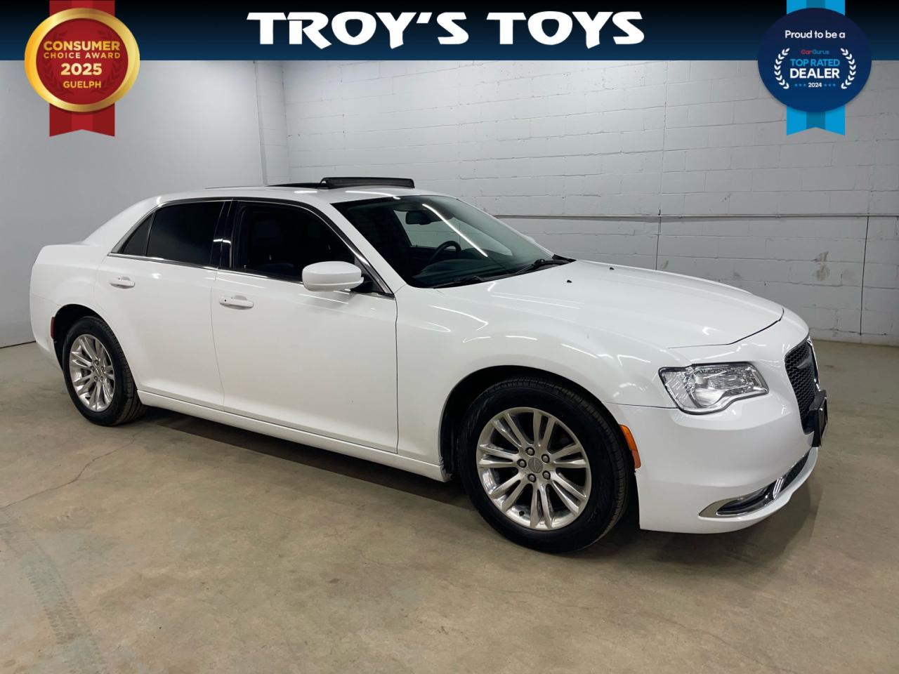 Used 2017 Chrysler 300 4dr Sdn Touring RWD for sale in Kitchener, ON