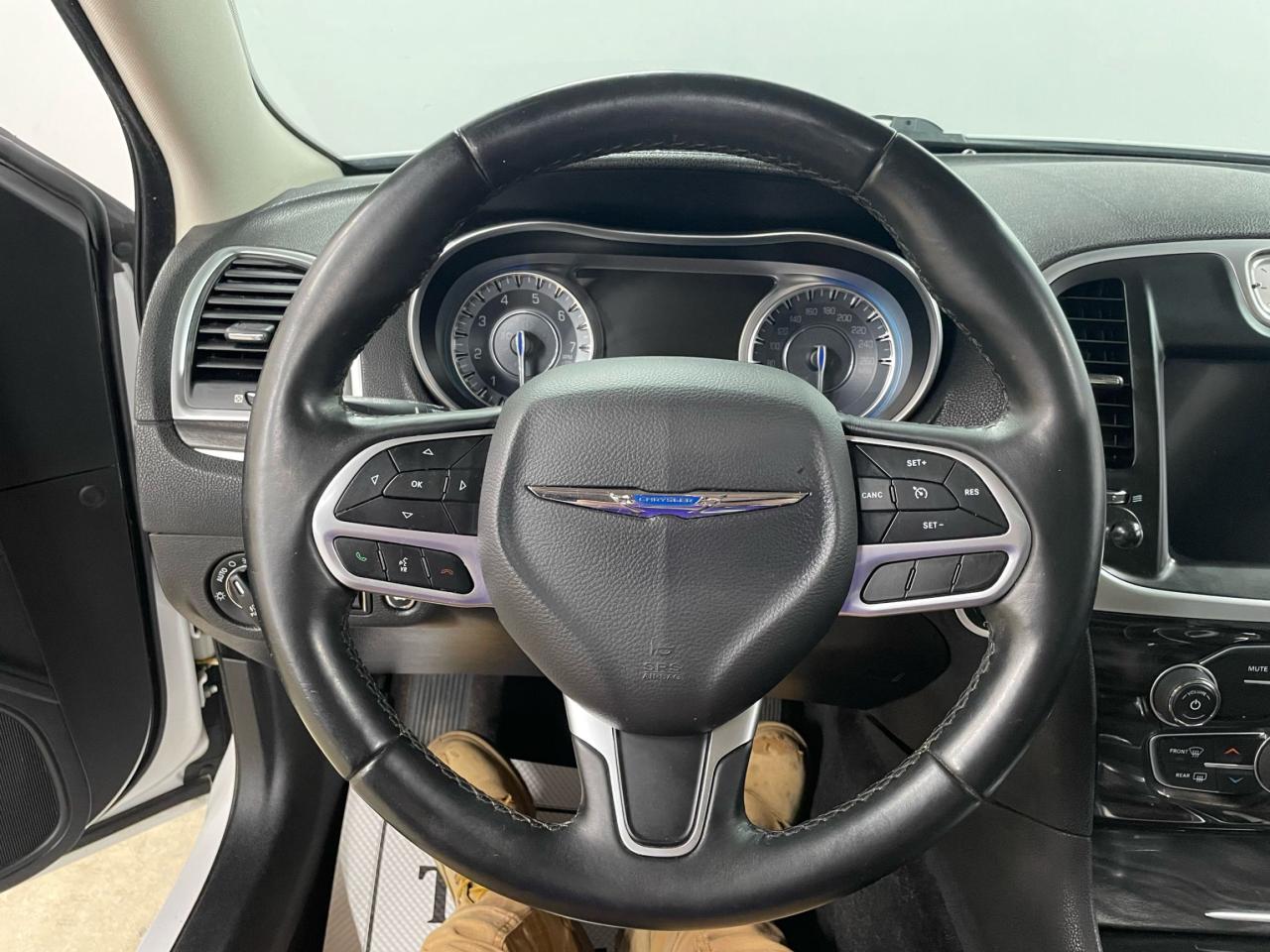 2017 Chrysler 300 4dr Sdn Touring RWD