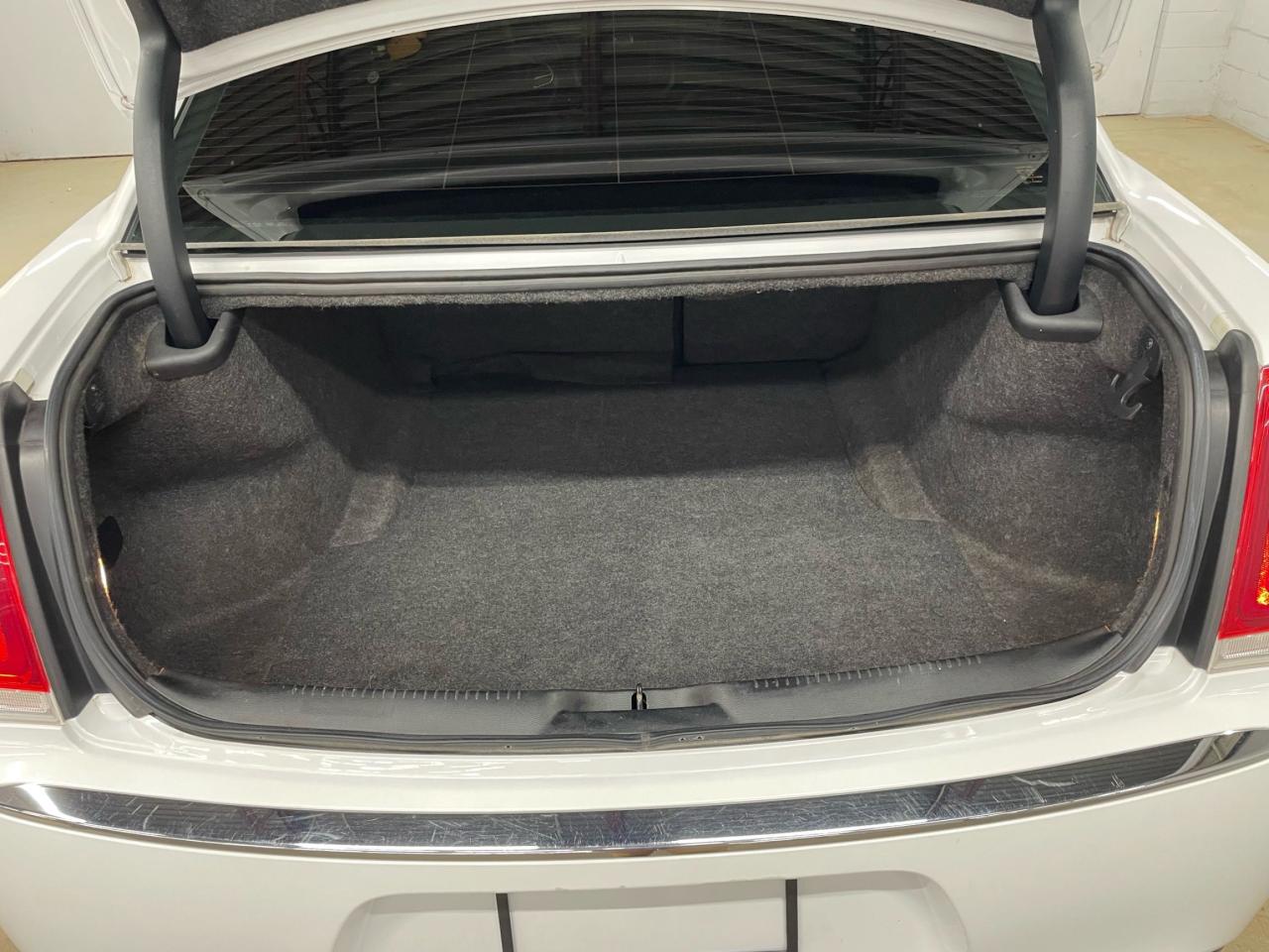2017 Chrysler 300 4dr Sdn Touring RWD