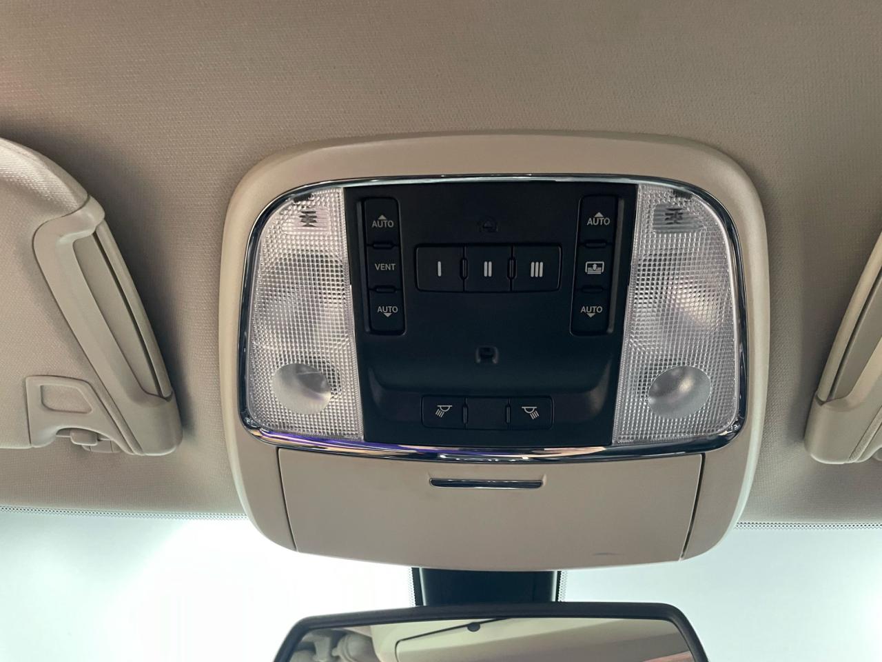 2017 Chrysler 300 4dr Sdn Touring RWD