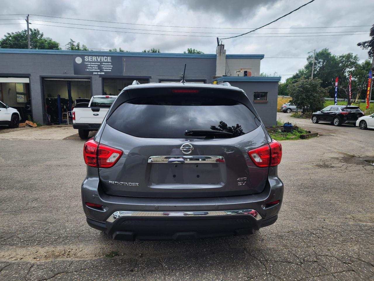 2017 Nissan Pathfinder 4WD 4dr SV l Clean Carfax l No accidents - Photo #10