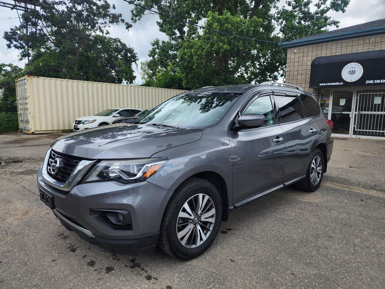 Used 2017 Nissan Pathfinder Platinum lClean CarfaxlNo accidentlFully Loaded for sale in Brantford, ON