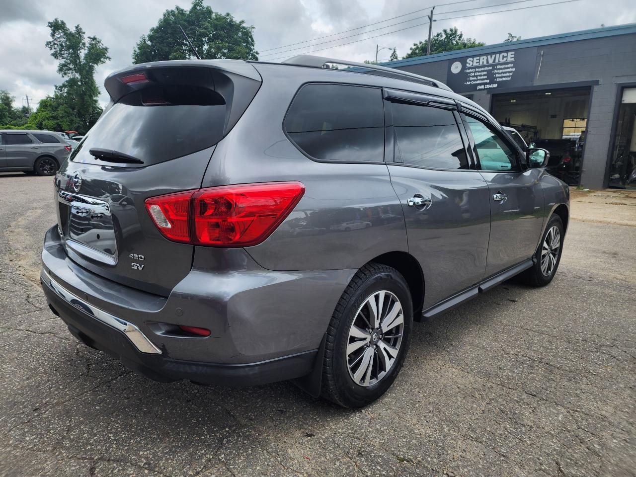 2017 Nissan Pathfinder 4WD 4dr SV l Clean Carfax l No accidents - Photo #8