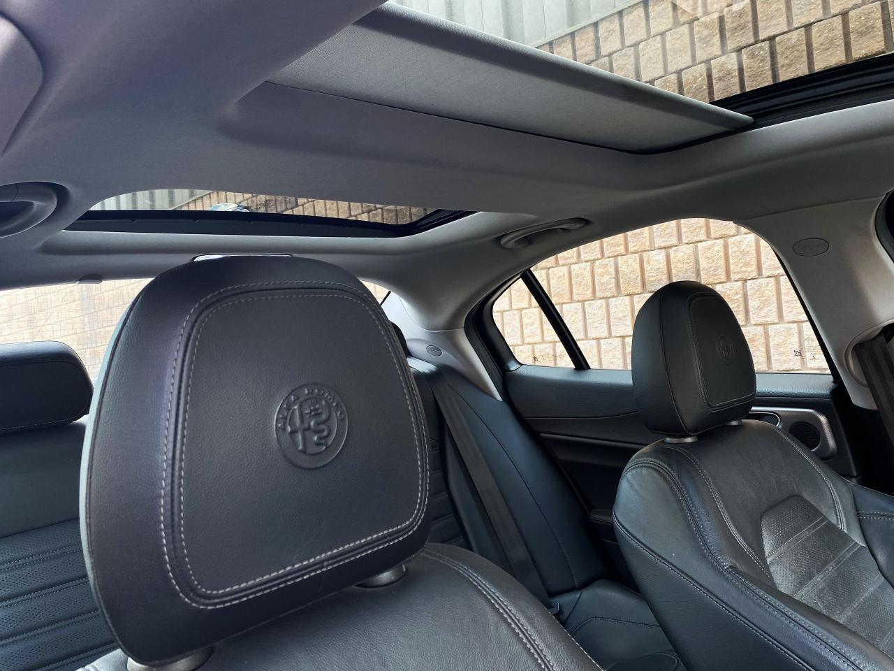2017 Alfa Romeo Giulia TI Q4 SPORT-AWD-NAV-CAMERA-PANO ROOF - Photo #20