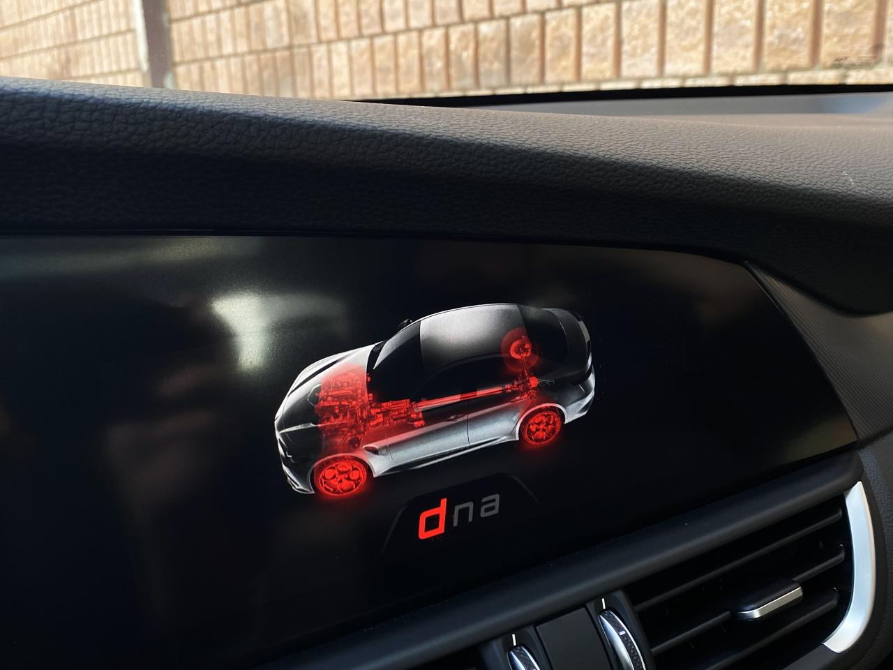 2017 Alfa Romeo Giulia TI Q4 SPORT-AWD-NAV-CAMERA-PANO ROOF - Photo #27