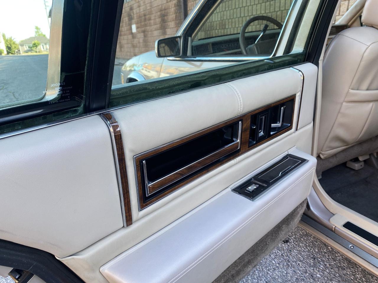 1992 Cadillac DeVille CONTINENTAL KIT - GOLD PKG - FLORIDA CAR - Photo #27