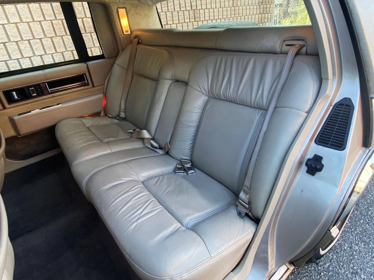 1992 Cadillac DeVille CONTINENTAL KIT - GOLD PKG - FLORIDA CAR - Photo #21