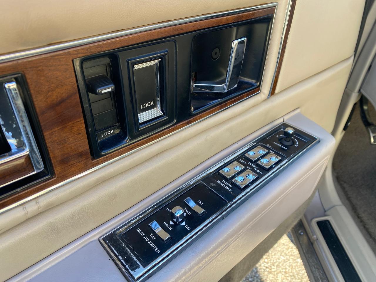 1992 Cadillac DeVille CONTINENTAL KIT - GOLD PKG - FLORIDA CAR - Photo #26