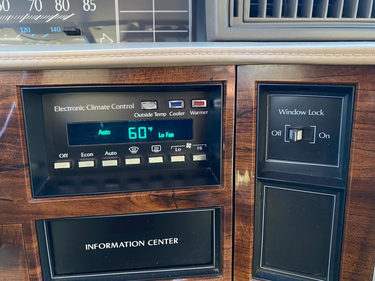 1992 Cadillac DeVille CONTINENTAL KIT - GOLD PKG - FLORIDA CAR - Photo #24