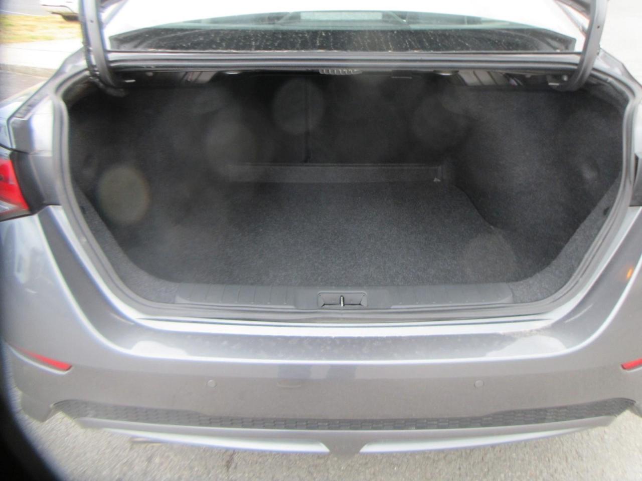 2022 Nissan Sentra SR Photo4