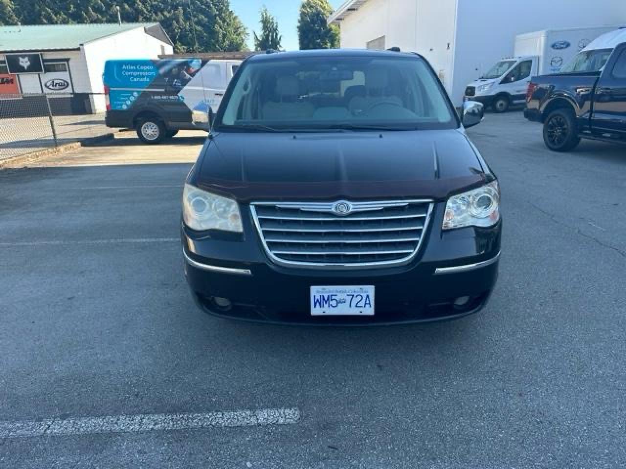2009 Chrysler Town & Country Limited - Photo #3